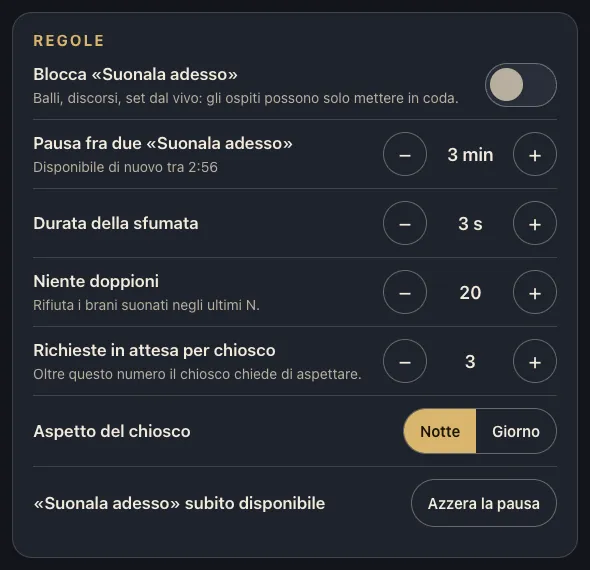 Pannello di regia, sezione Regole: blocco di «Suonala adesso», pausa di 3 minuti fra due richieste immediate, sfumata di 3 secondi, niente doppioni negli ultimi 20 brani, al massimo 3 richieste in attesa per postazione.